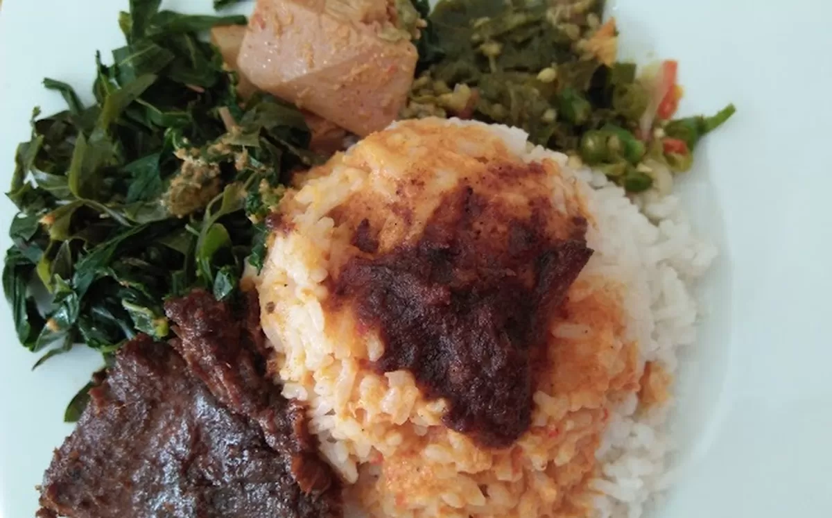 Sedapnya Nasi Padang di Pagi Hari di Cilacap